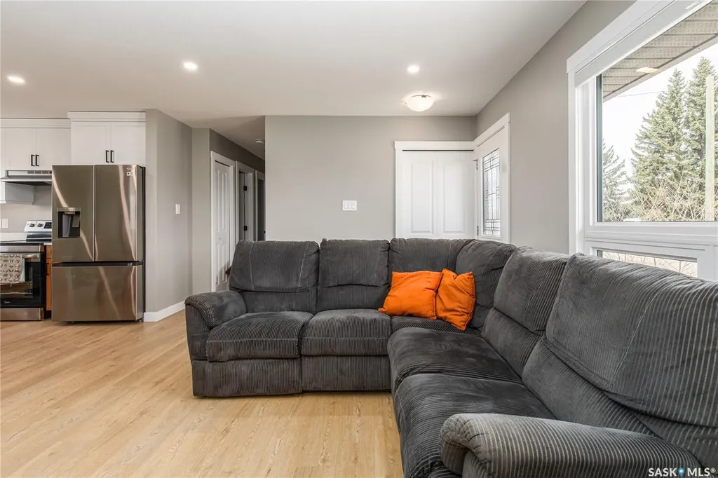 1511 Glendale Street Moose Jaw SK S6H 7B3