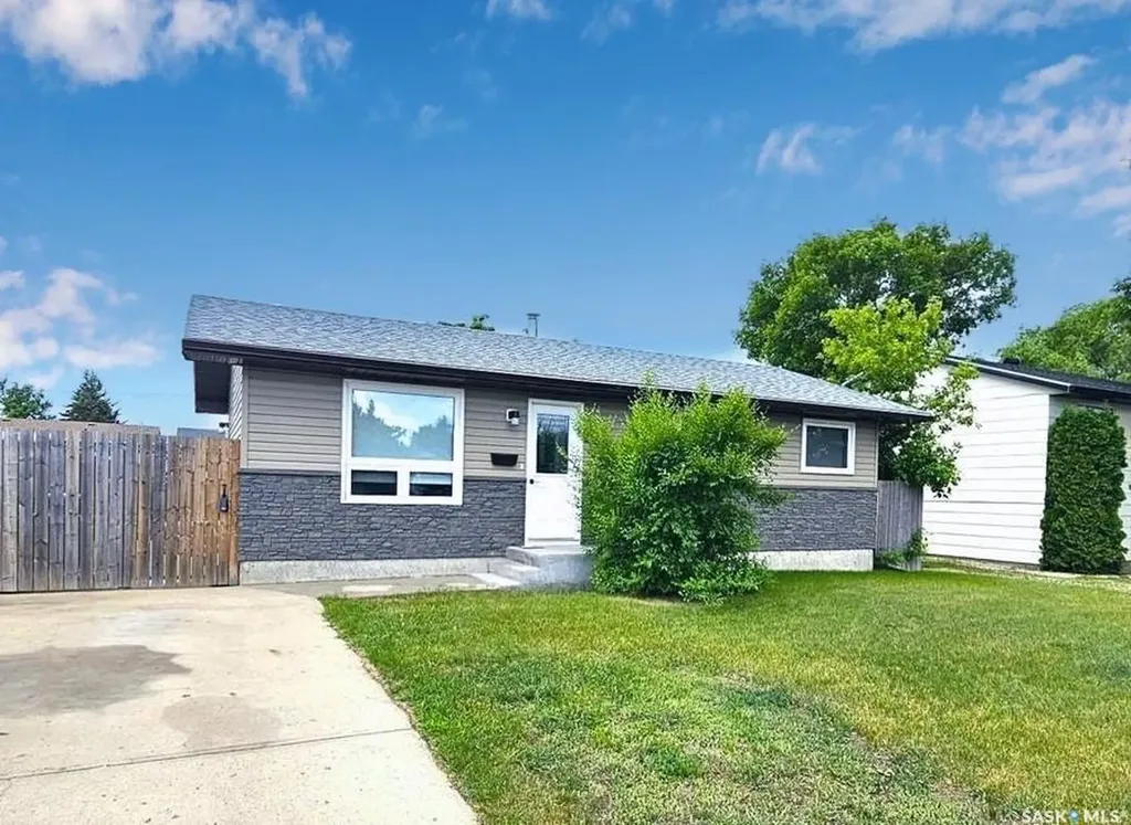 1511 Glendale Street Moose Jaw SK S6H 7B3