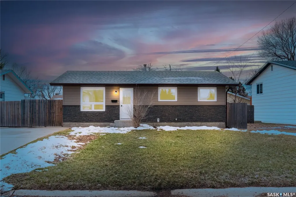 1511 Glendale Street Moose Jaw SK S6H 7B3