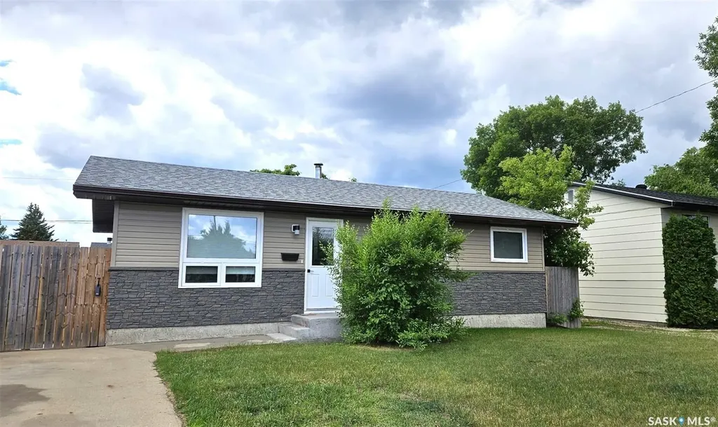 1511 Glendale Street Moose Jaw SK S6H 7B3