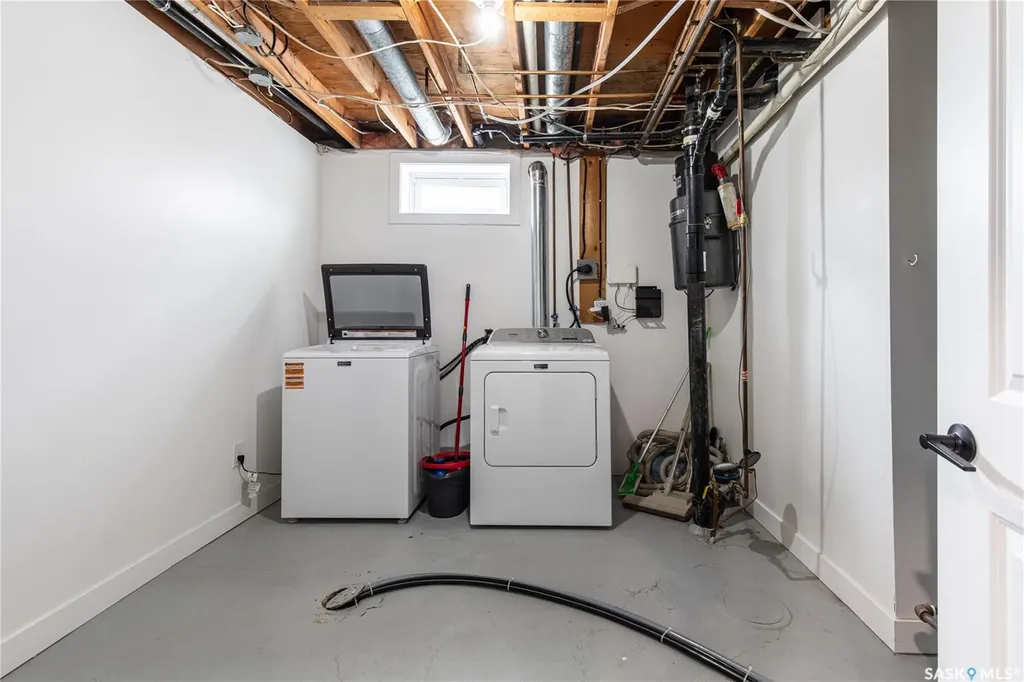 1511 Glendale Street Moose Jaw SK S6H 7B3