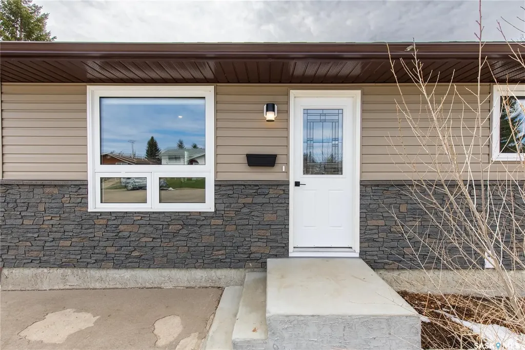 1511 Glendale Street Moose Jaw SK S6H 7B3