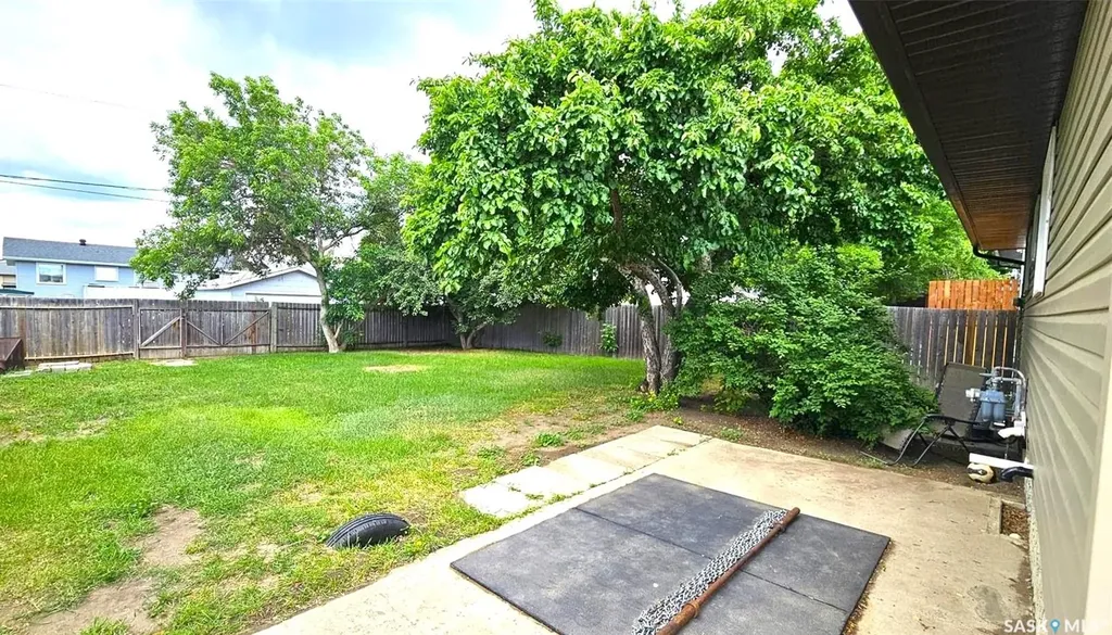 1511 Glendale Street Moose Jaw SK S6H 7B3