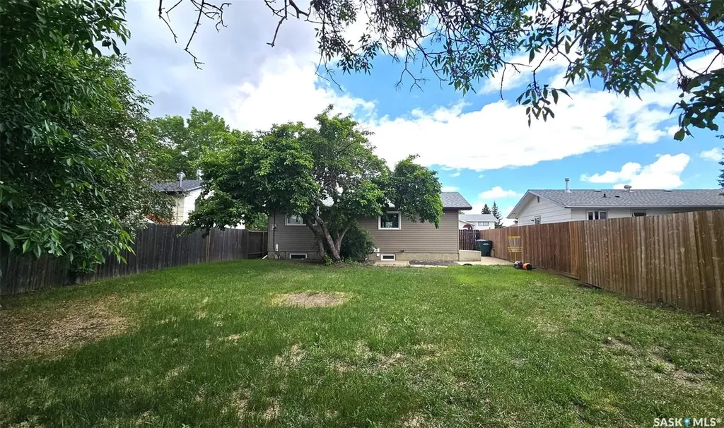 1511 Glendale Street Moose Jaw SK S6H 7B3