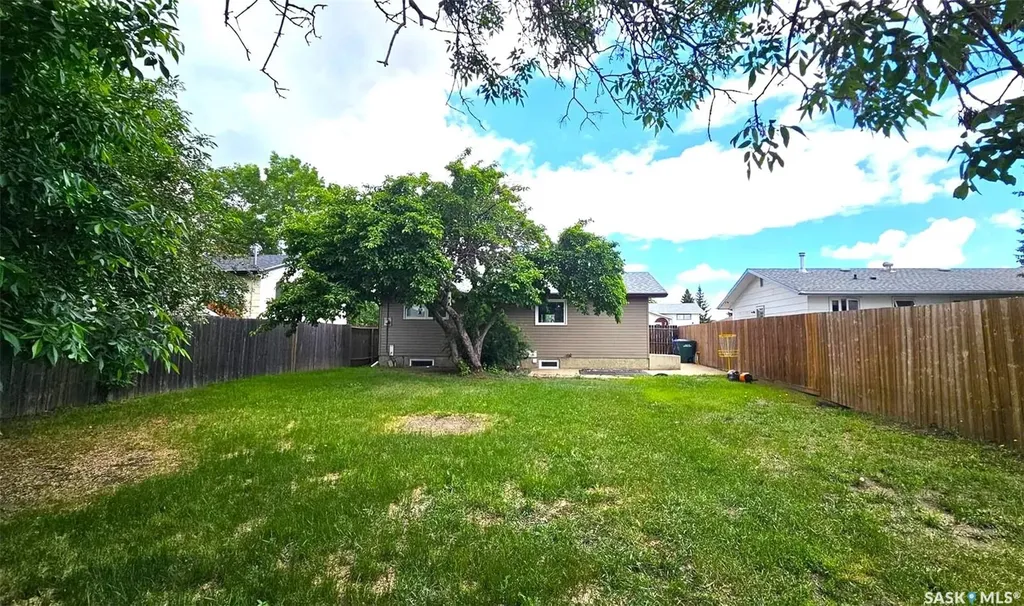 1511 Glendale Street Moose Jaw SK S6H 7B3