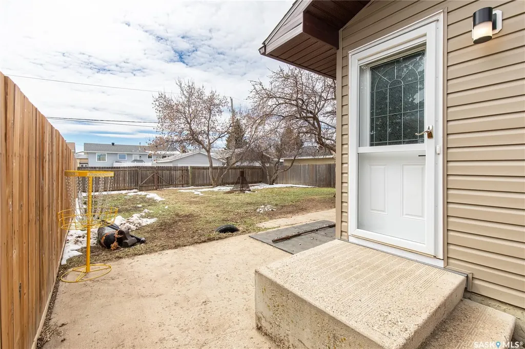 1511 Glendale Street Moose Jaw SK S6H 7B3
