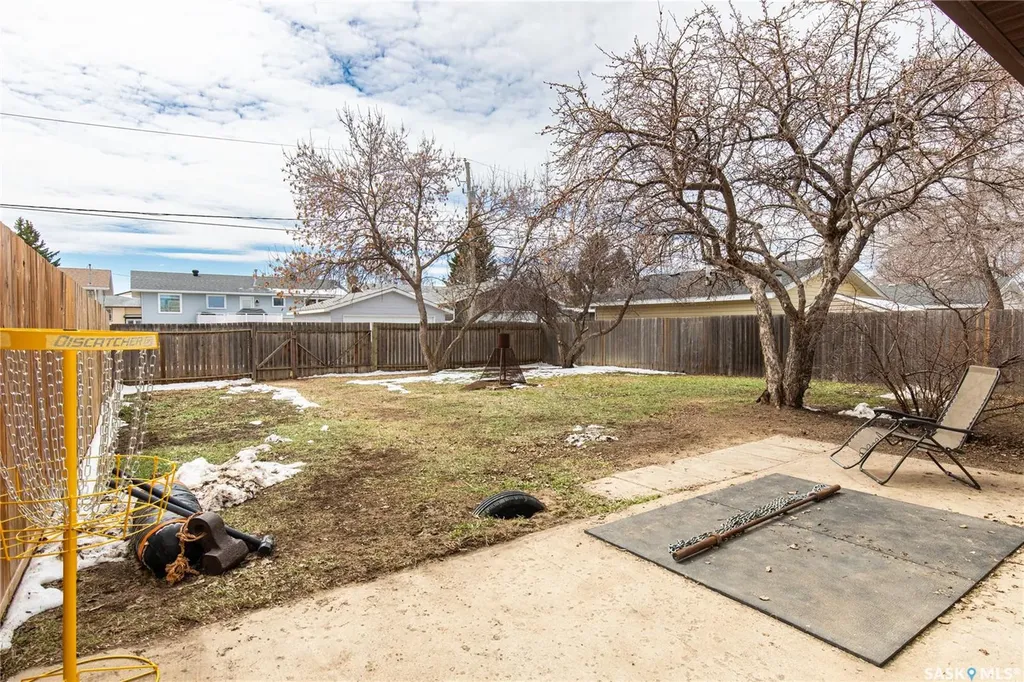 1511 Glendale Street Moose Jaw SK S6H 7B3