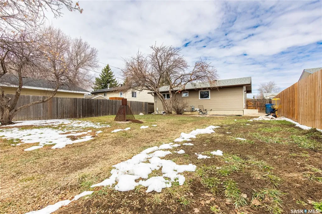1511 Glendale Street Moose Jaw SK S6H 7B3