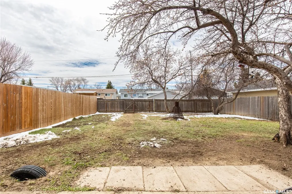 1511 Glendale Street Moose Jaw SK S6H 7B3