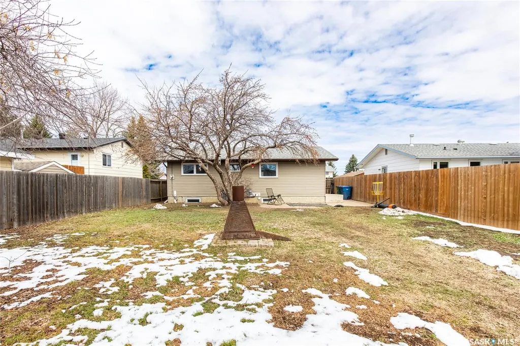 1511 Glendale Street Moose Jaw SK S6H 7B3