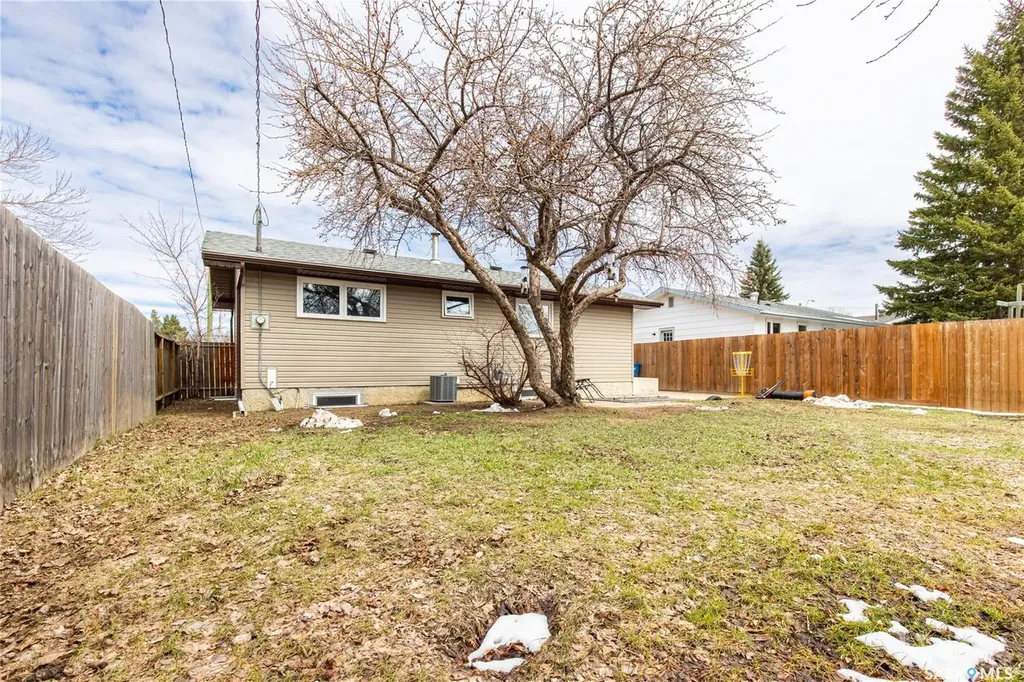 1511 Glendale Street Moose Jaw SK S6H 7B3