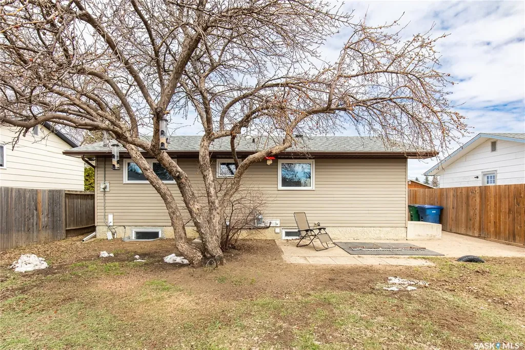 1511 Glendale Street Moose Jaw SK S6H 7B3