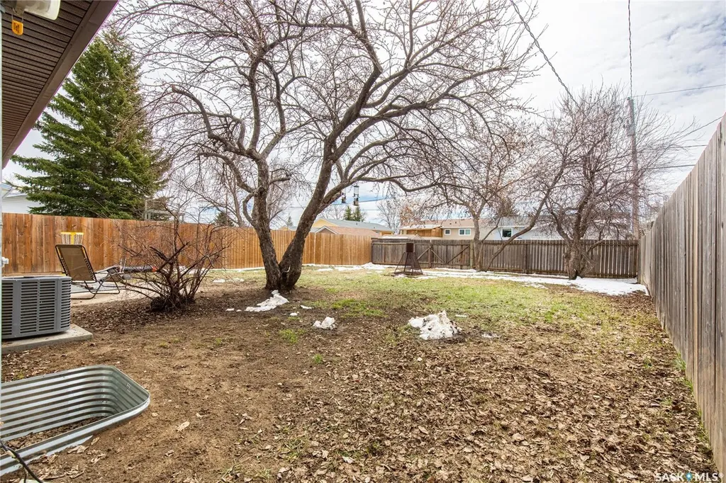 1511 Glendale Street Moose Jaw SK S6H 7B3