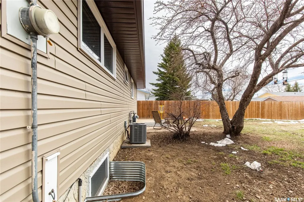 1511 Glendale Street Moose Jaw SK S6H 7B3