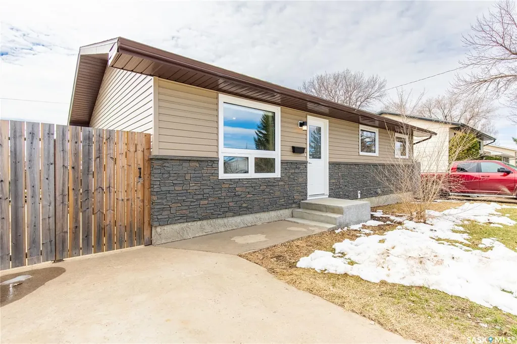 1511 Glendale Street Moose Jaw SK S6H 7B3