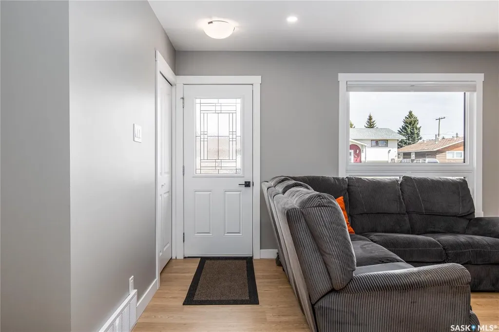 1511 Glendale Street Moose Jaw SK S6H 7B3