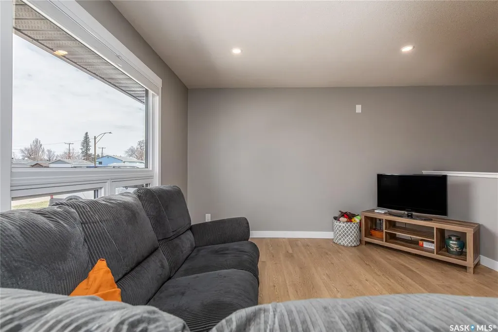1511 Glendale Street Moose Jaw SK S6H 7B3