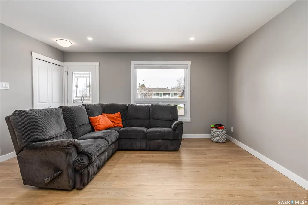 1511 Glendale Street Moose Jaw SK S6H 7B3