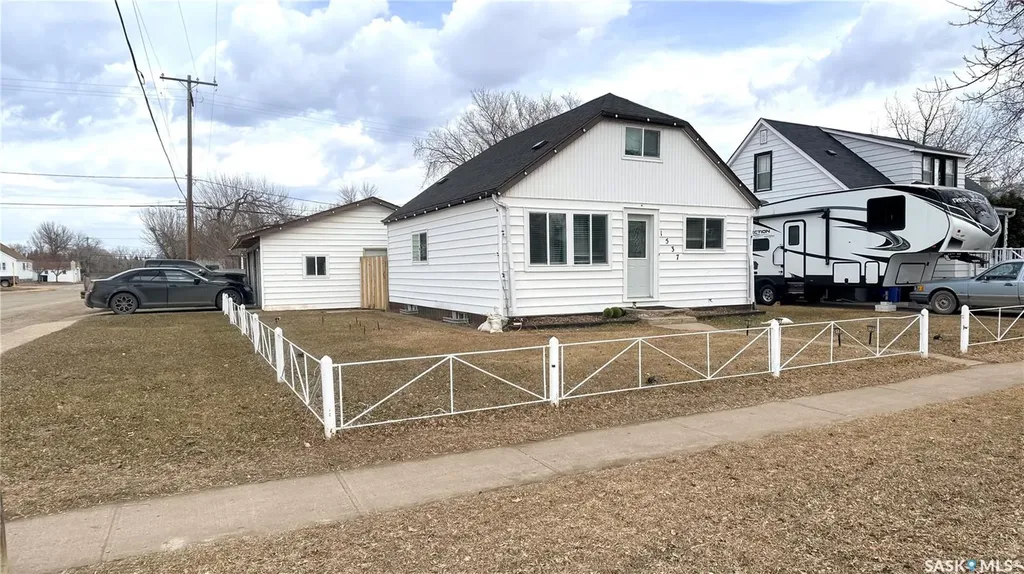 1537 Second Street Estevan SK S4A 2M9