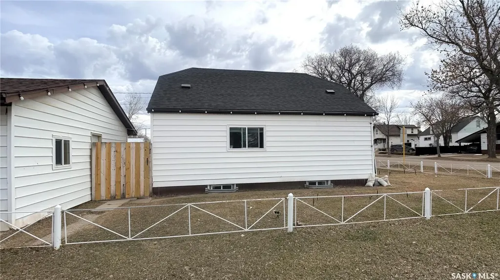 1537 Second Street Estevan SK S4A 2M9