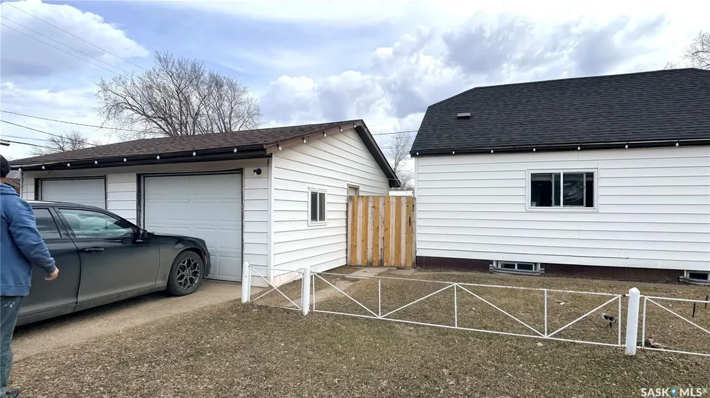 1537 Second Street Estevan SK S4A 2M9