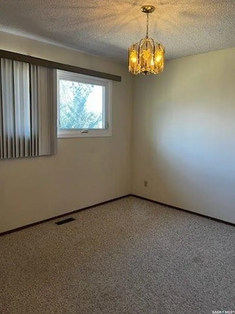 28 Overlord Crescent Kindersley SK S0L 1S0