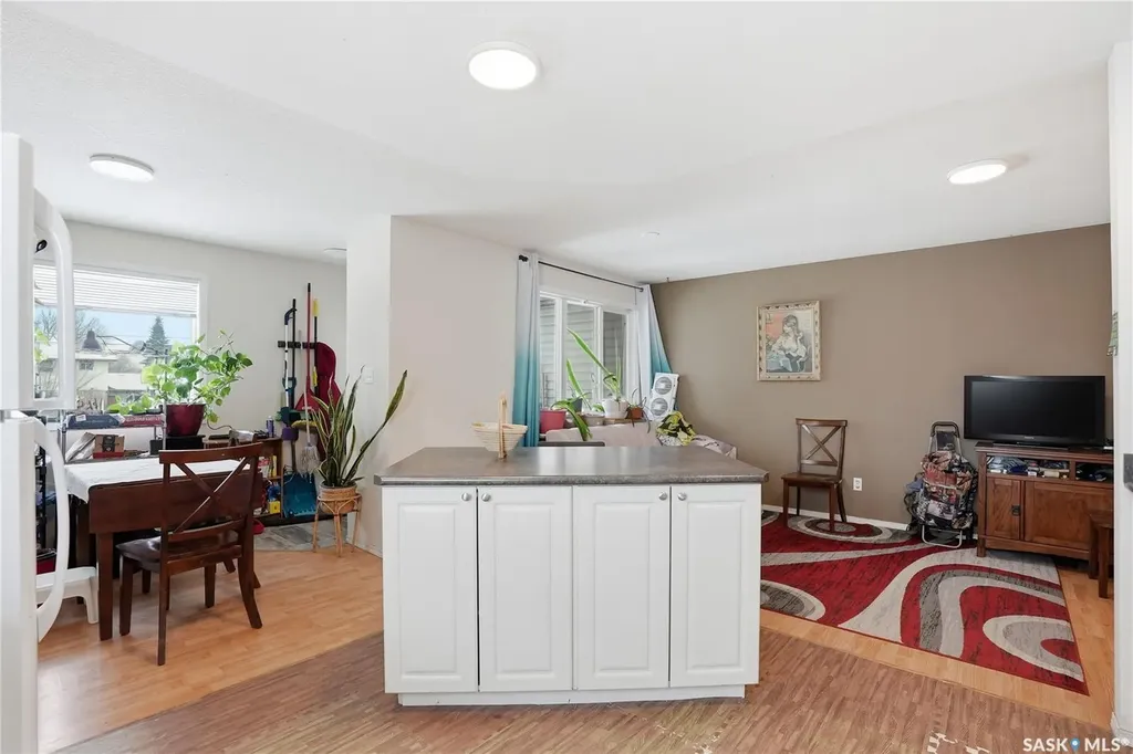 222 V Avenue S Saskatoon SK S7M 3B3