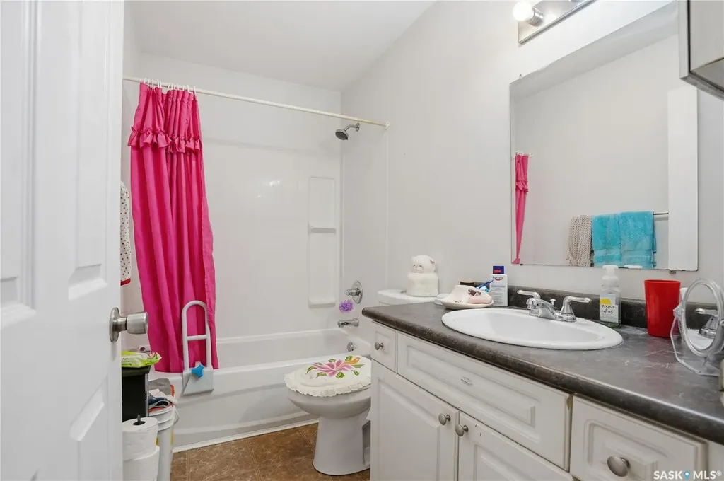 222 V Avenue S Saskatoon SK S7M 3B3