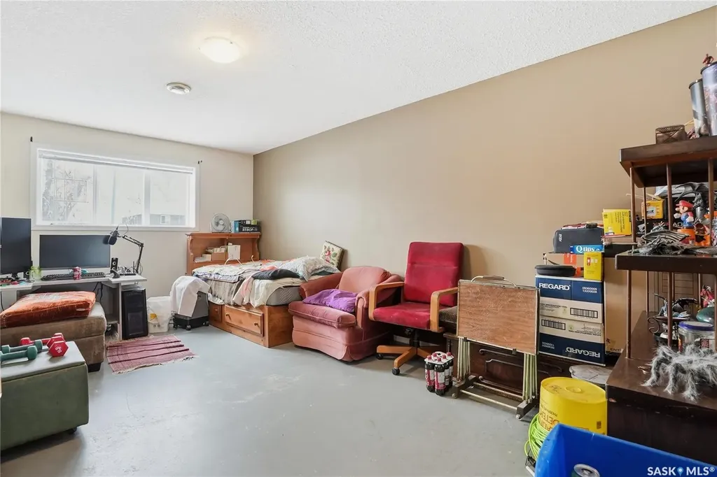 222 V Avenue S Saskatoon SK S7M 3B3