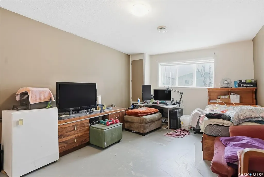 222 V Avenue S Saskatoon SK S7M 3B3