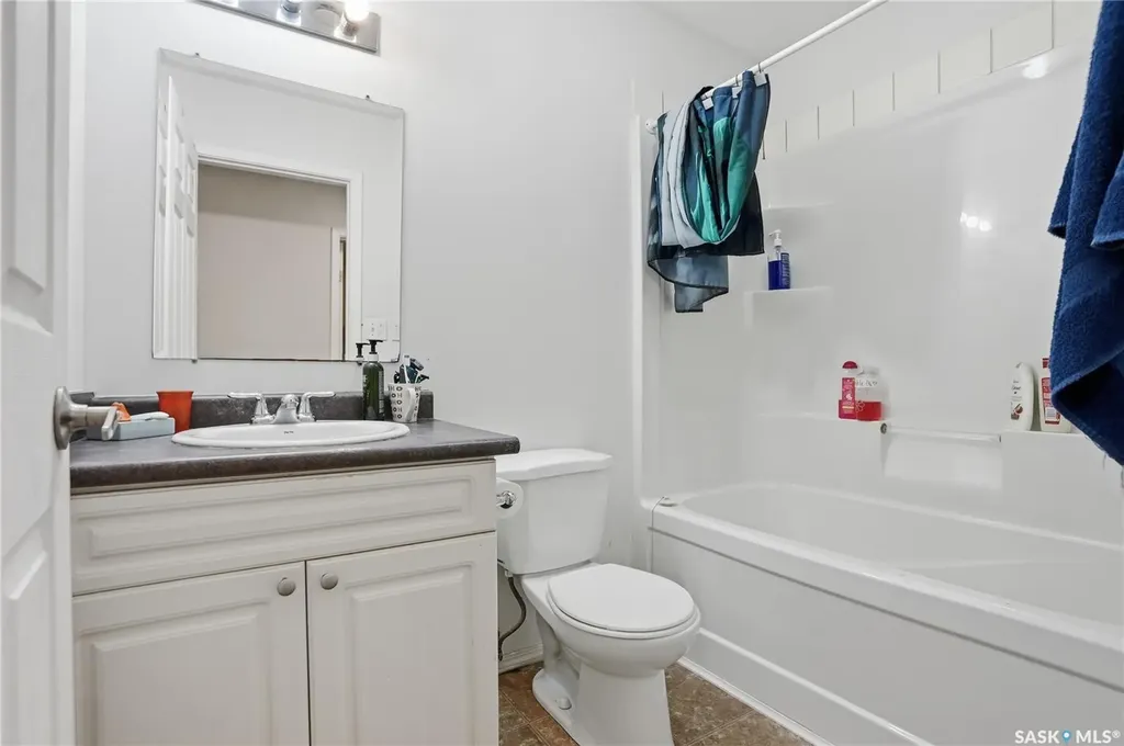 222 V Avenue S Saskatoon SK S7M 3B3