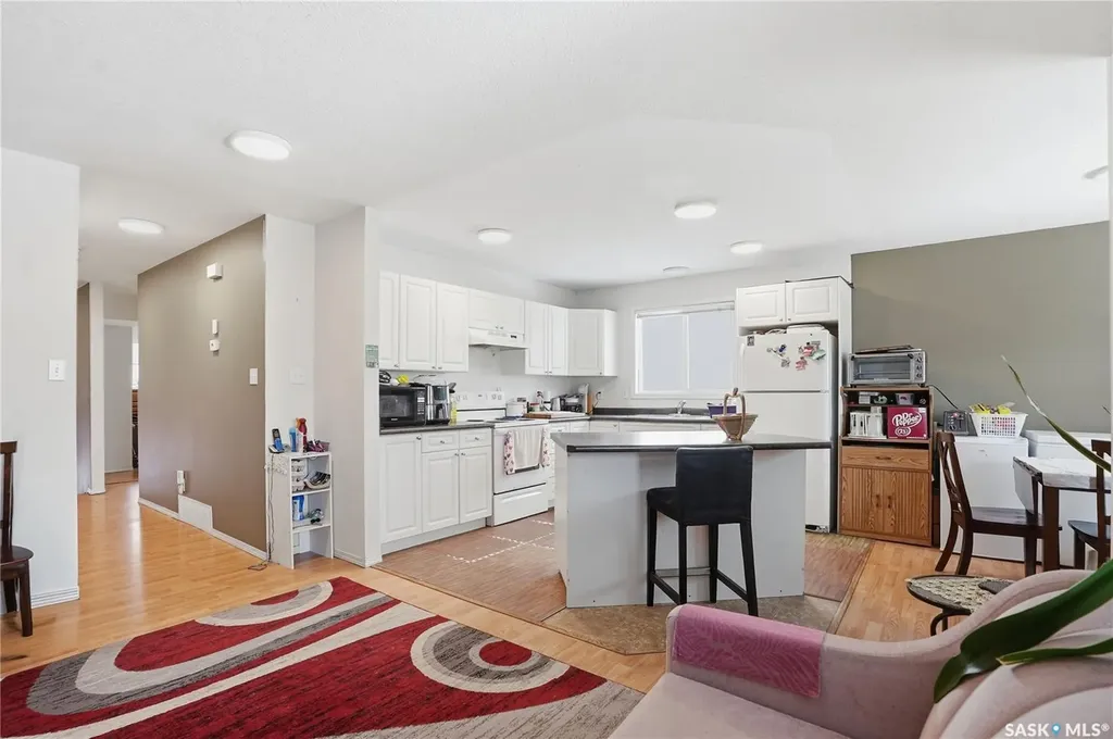222 V Avenue S Saskatoon SK S7M 3B3