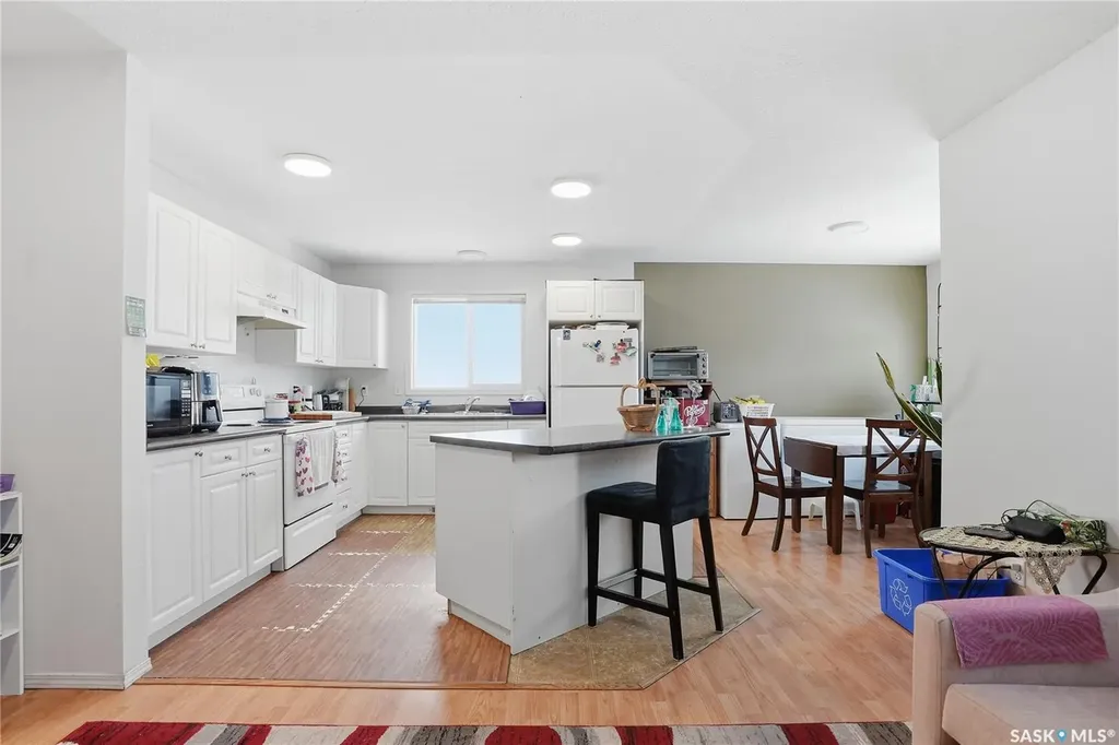 222 V Avenue S Saskatoon SK S7M 3B3
