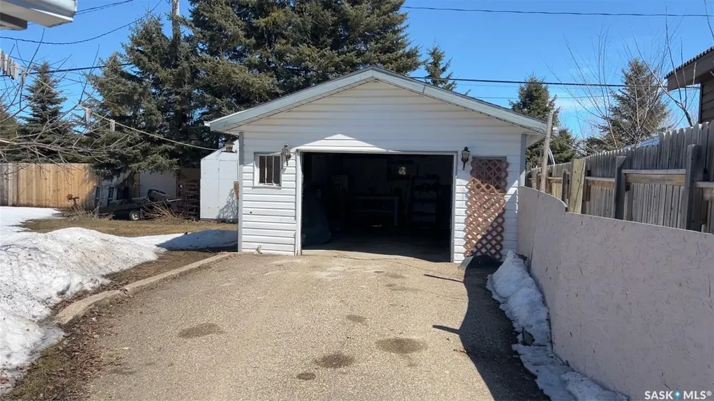 338 1st Avenue NW Preeceville SK S0A 3B0