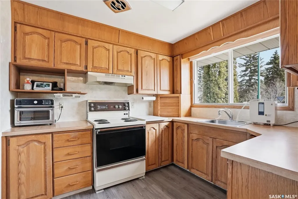 1117 Elevator Road Saskatoon SK S7M 3X1