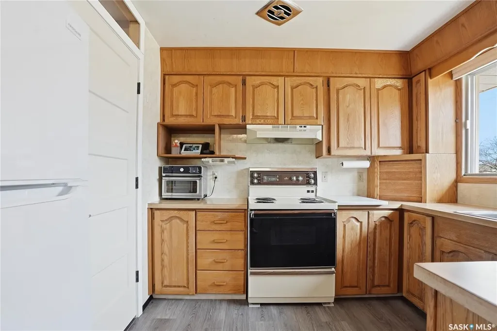 1117 Elevator Road Saskatoon SK S7M 3X1