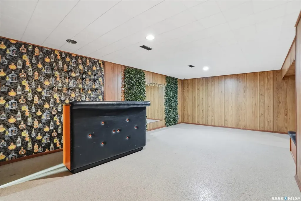 1117 Elevator Road Saskatoon SK S7M 3X1
