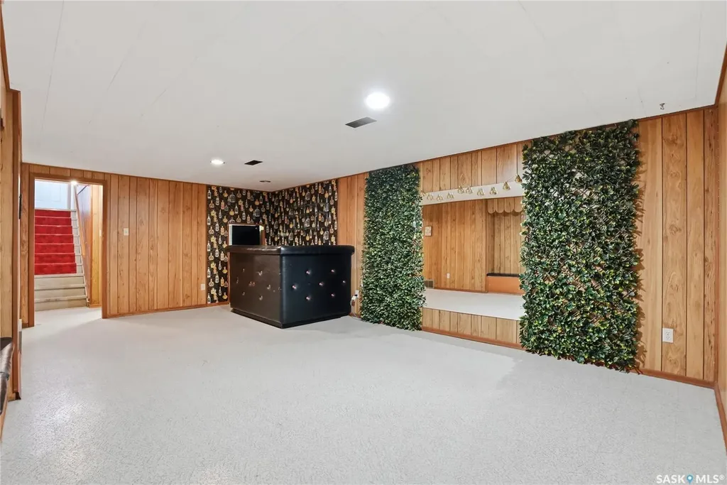 1117 Elevator Road Saskatoon SK S7M 3X1