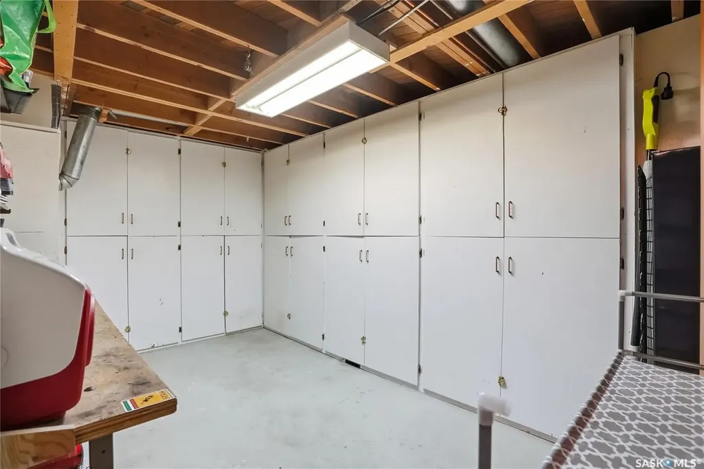 1117 Elevator Road Saskatoon SK S7M 3X1