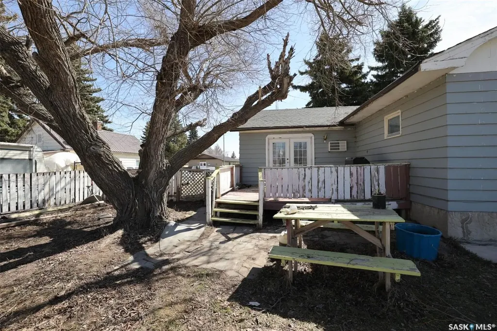 211 Main Street Vibank SK S0G 4Y0