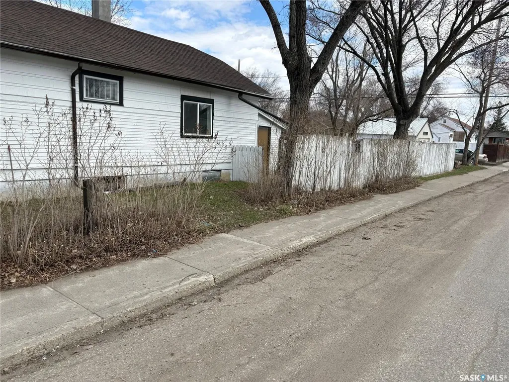 2081 Reynolds Street Regina SK S4N 3M9