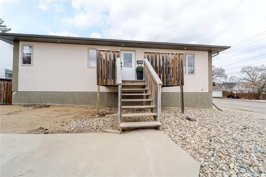 805 4th Avenue NW Moose Jaw SK S6H 3W8