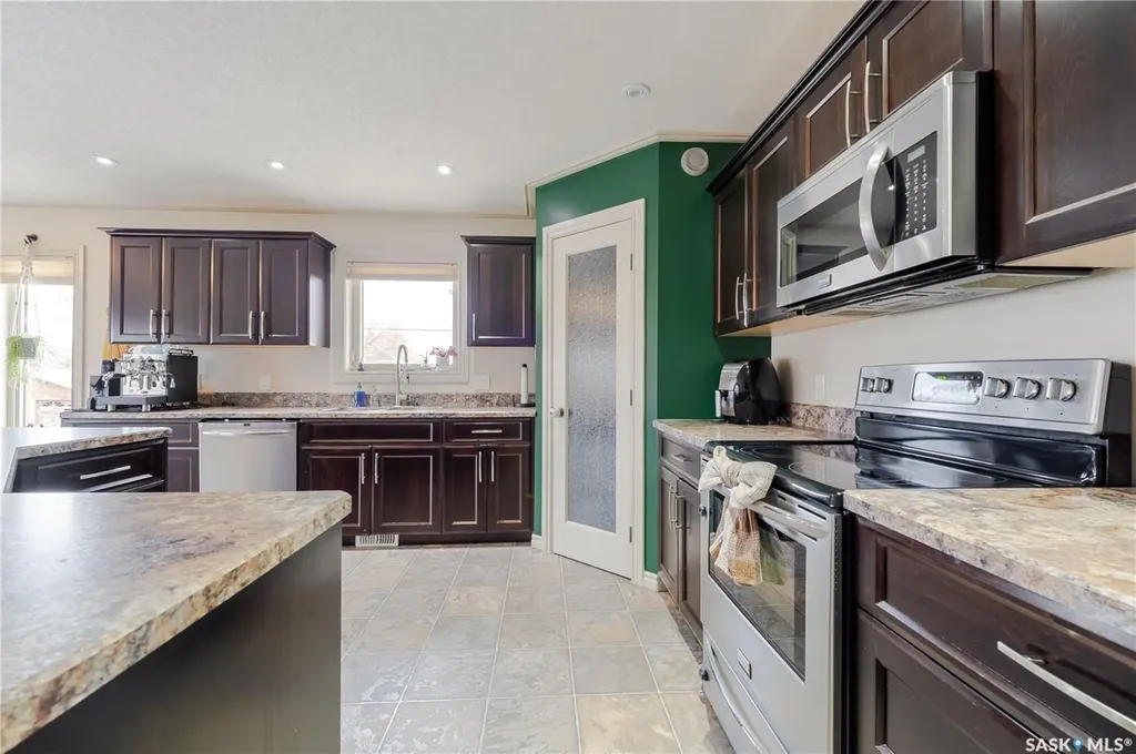 805 4th Avenue NW Moose Jaw SK S6H 3W8