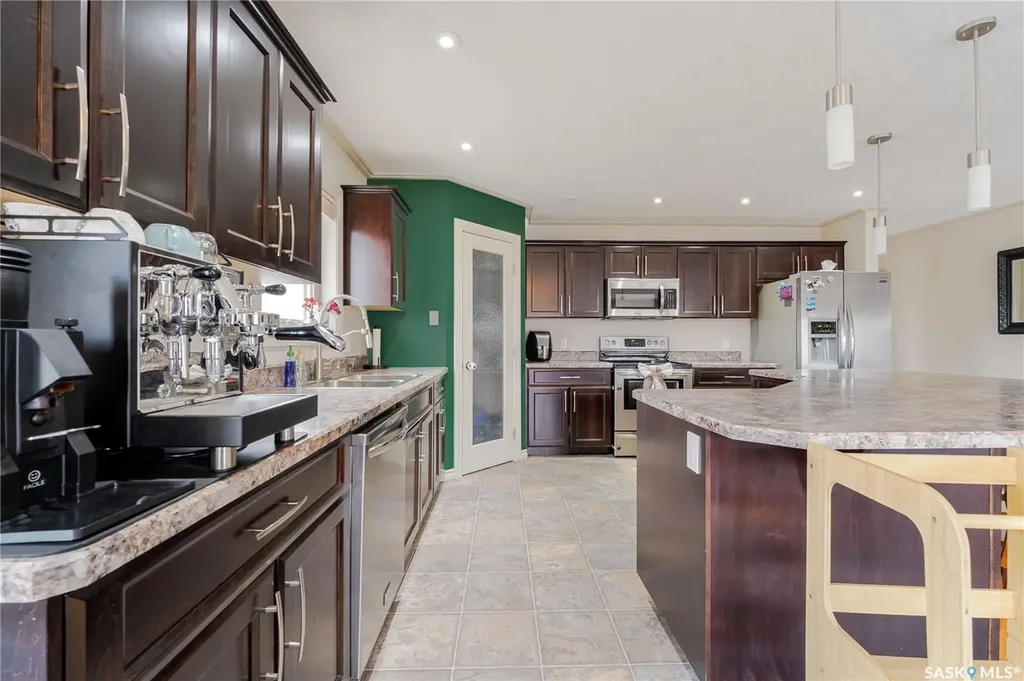 805 4th Avenue NW Moose Jaw SK S6H 3W8