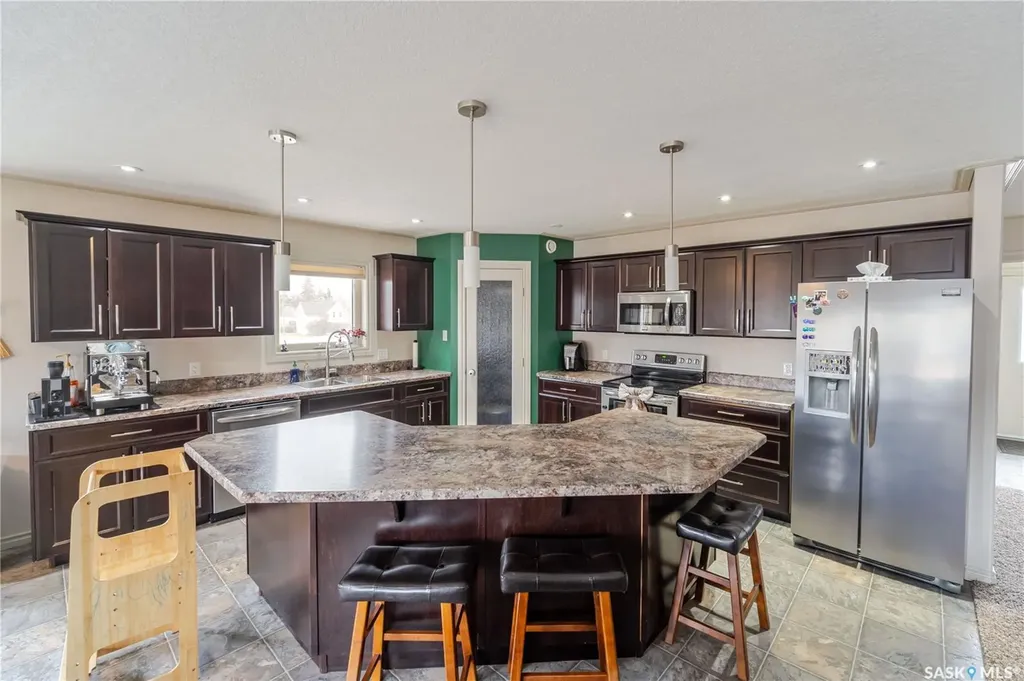805 4th Avenue NW Moose Jaw SK S6H 3W8