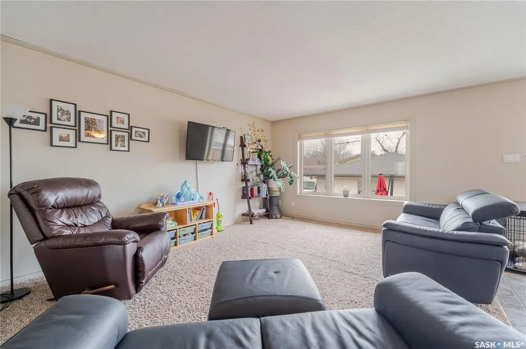 805 4th Avenue NW Moose Jaw SK S6H 3W8