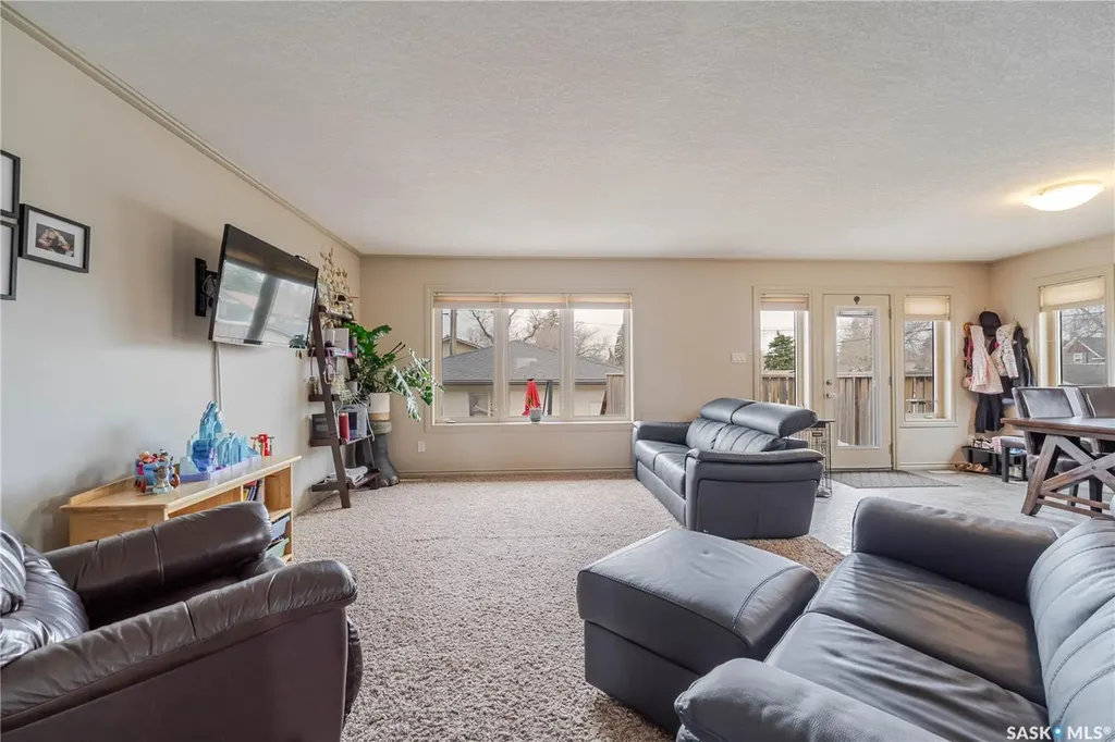 805 4th Avenue NW Moose Jaw SK S6H 3W8