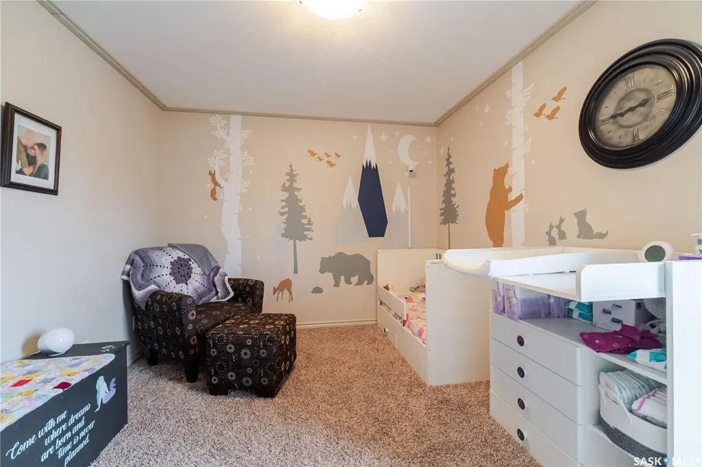 805 4th Avenue NW Moose Jaw SK S6H 3W8
