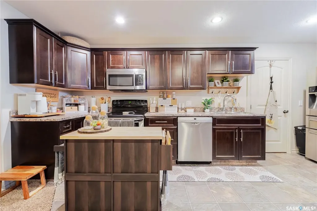 805 4th Avenue NW Moose Jaw SK S6H 3W8