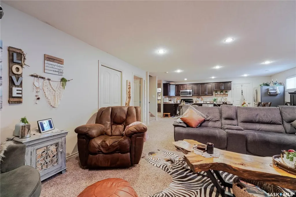 805 4th Avenue NW Moose Jaw SK S6H 3W8